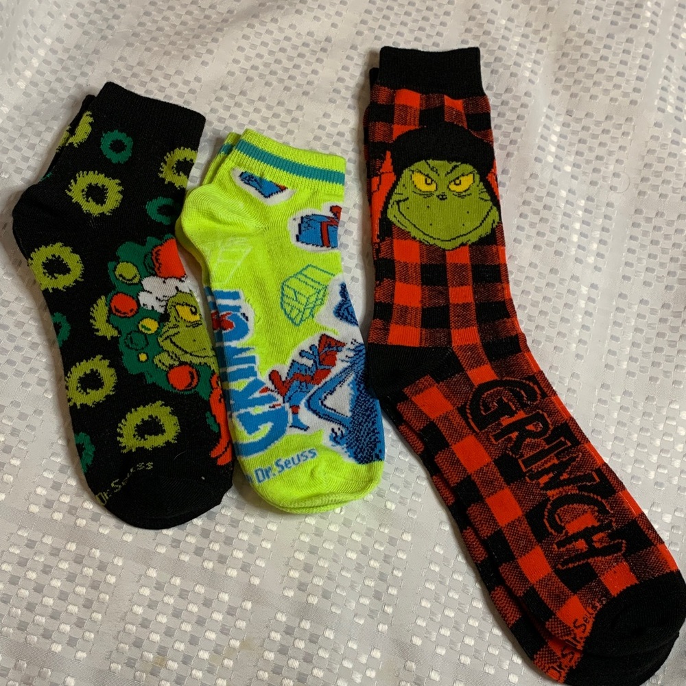 3 pairs of Adult Dr. Seuss Grinch socks - Red, Black, Blue, Green, size 7-12.